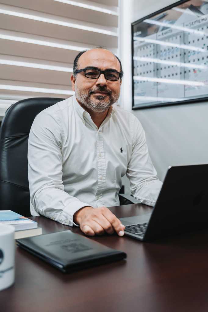 Dr. Alejandro